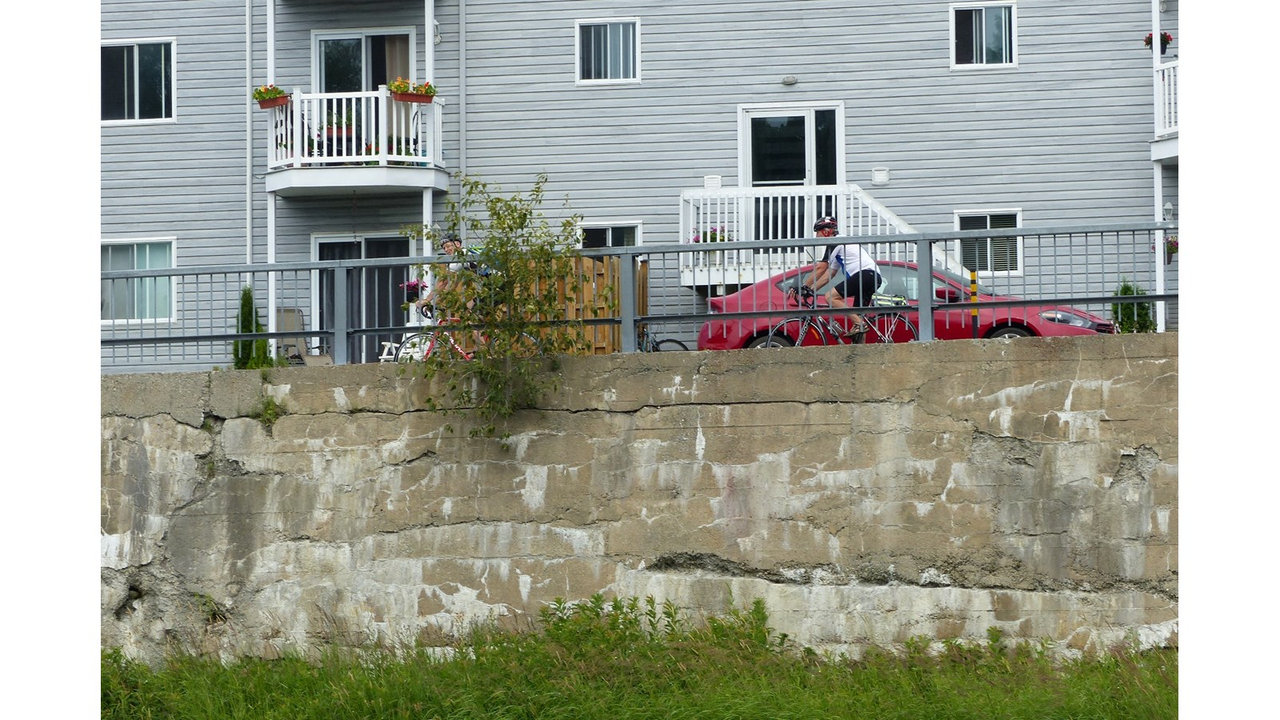L'état du mur de soutènement de la Promenade Redmond à Saint-Georges en date du vendredi 14 juillet 2017.