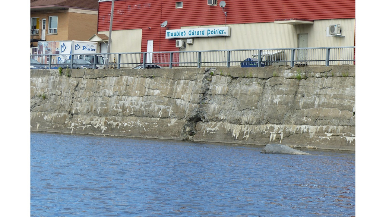 L'état du mur de soutènement de la Promenade Redmond à Saint-Georges en date du vendredi 14 juillet 2017.