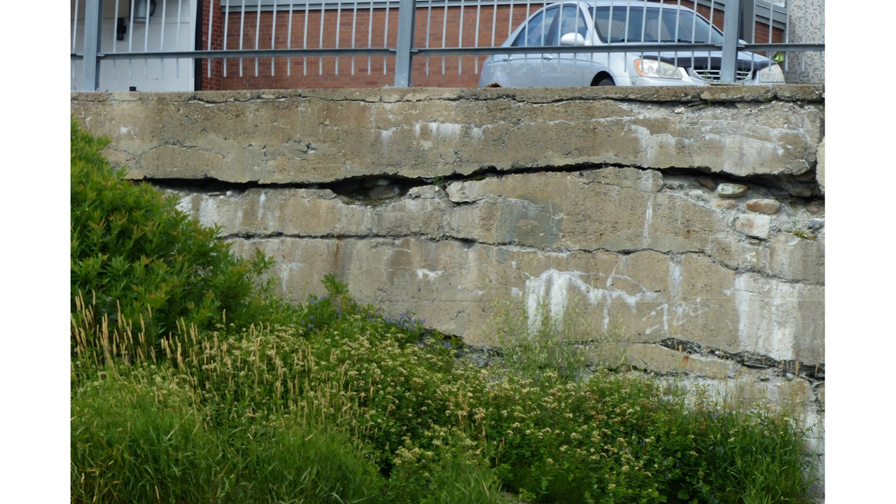L'état du mur de soutènement de la Promenade Redmond à Saint-Georges en date du vendredi 14 juillet 2017.