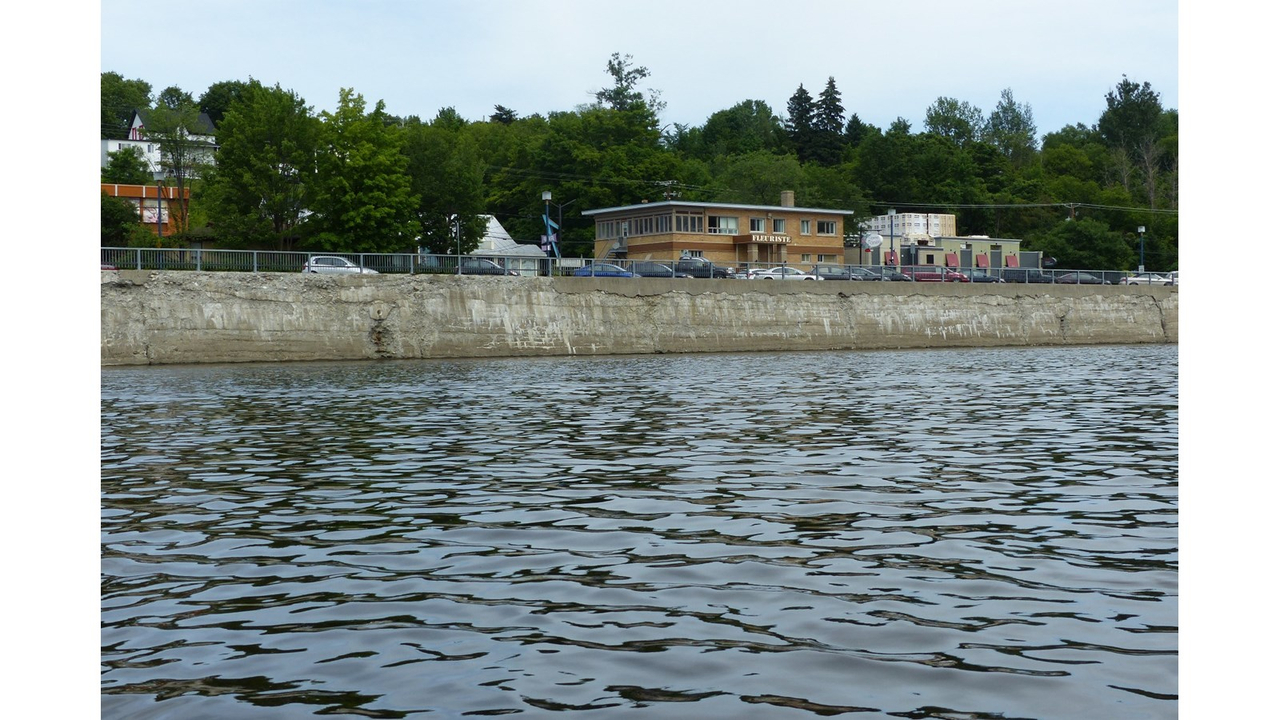 L'état du mur de soutènement de la Promenade Redmond à Saint-Georges en date du vendredi 14 juillet 2017.