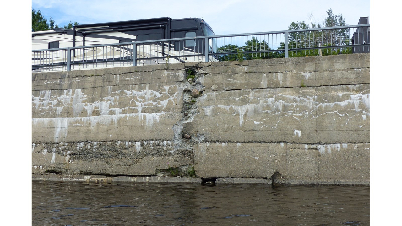 L'état du mur de soutènement de la Promenade Redmond à Saint-Georges en date du vendredi 14 juillet 2017.
