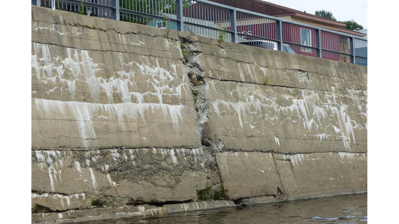 L'état du mur de soutènement de la Promenade Redmond à Saint-Georges en date du vendredi 14 juillet 2017.