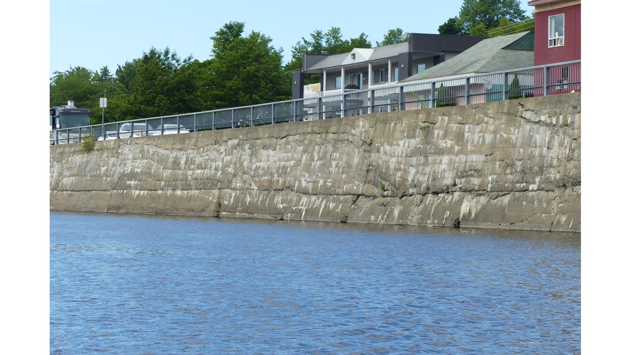 L'état du mur de soutènement de la Promenade Redmond à Saint-Georges en date du vendredi 14 juillet 2017.