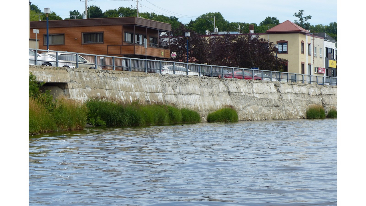 L'état du mur de soutènement de la Promenade Redmond à Saint-Georges en date du vendredi 14 juillet 2017.