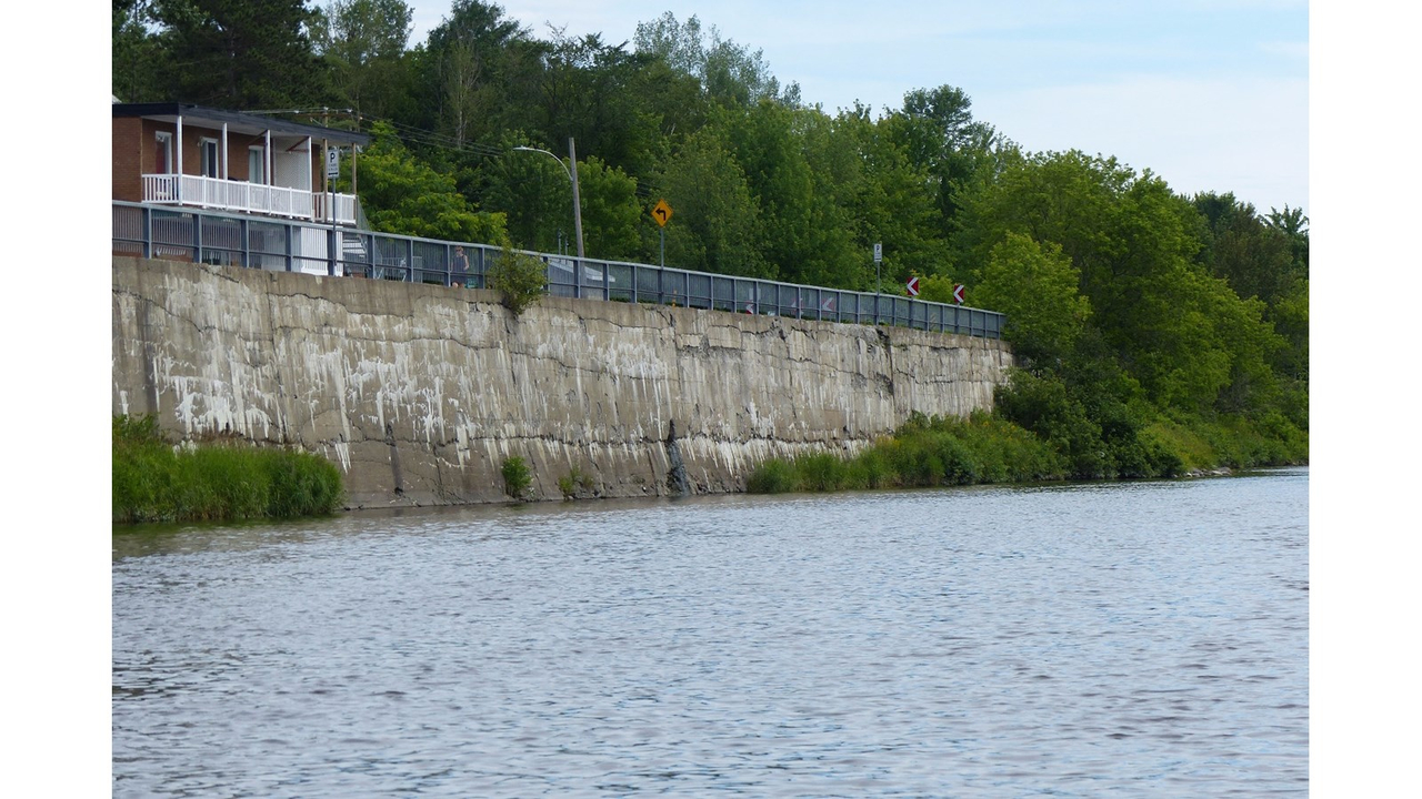 L'état du mur de soutènement de la Promenade Redmond à Saint-Georges en date du vendredi 14 juillet 2017.