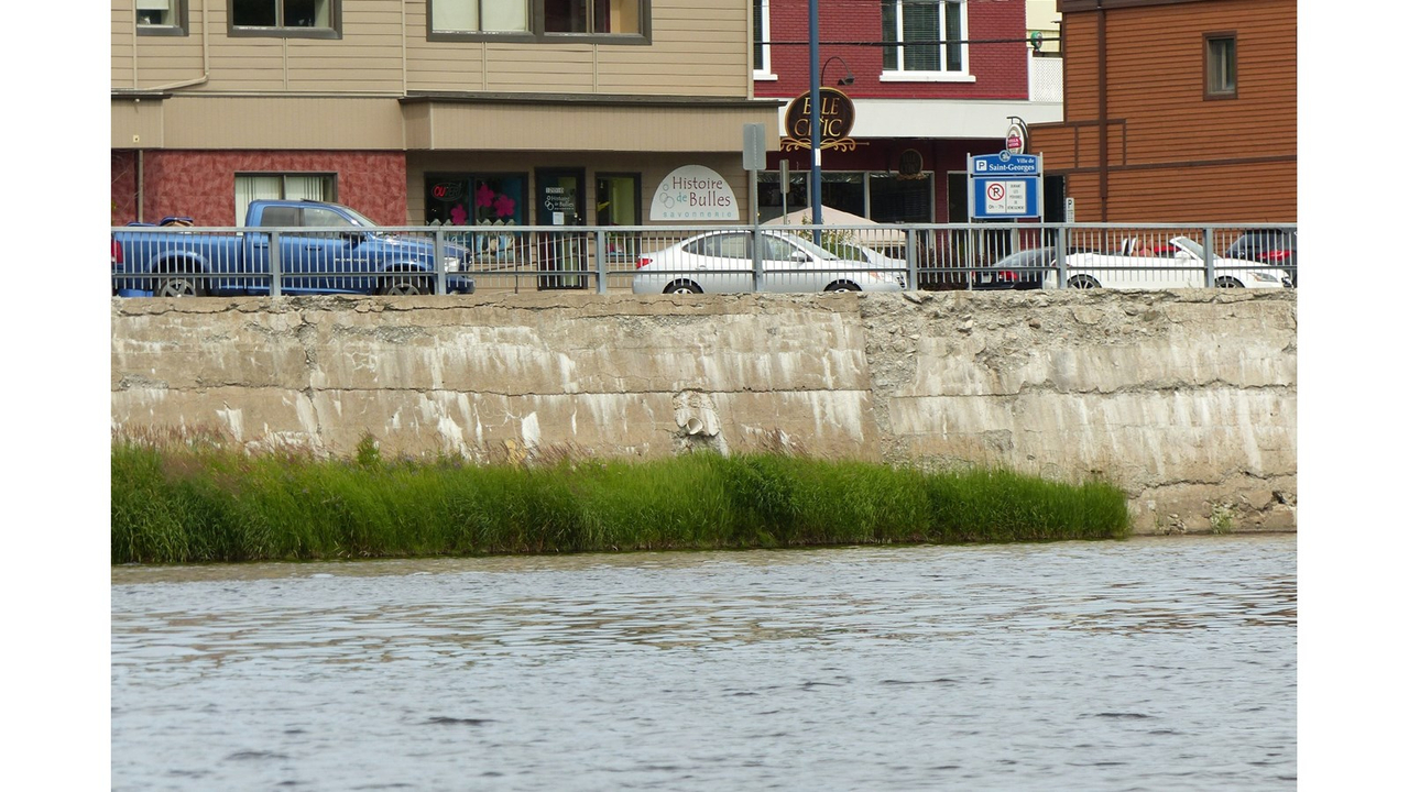 L'état du mur de soutènement de la Promenade Redmond à Saint-Georges en date du vendredi 14 juillet 2017.