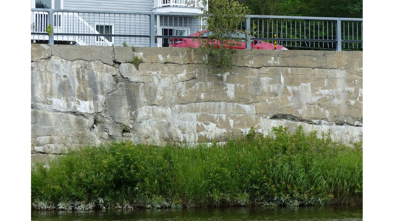 L'état du mur de soutènement de la Promenade Redmond à Saint-Georges en date du vendredi 14 juillet 2017.