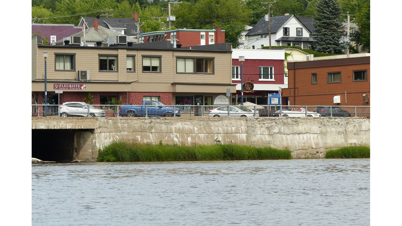 L'état du mur de soutènement de la Promenade Redmond à Saint-Georges en date du vendredi 14 juillet 2017.