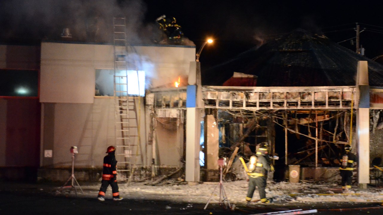 Un incendie causé par un véhicule ravage le Burger King de Saint-Georges
