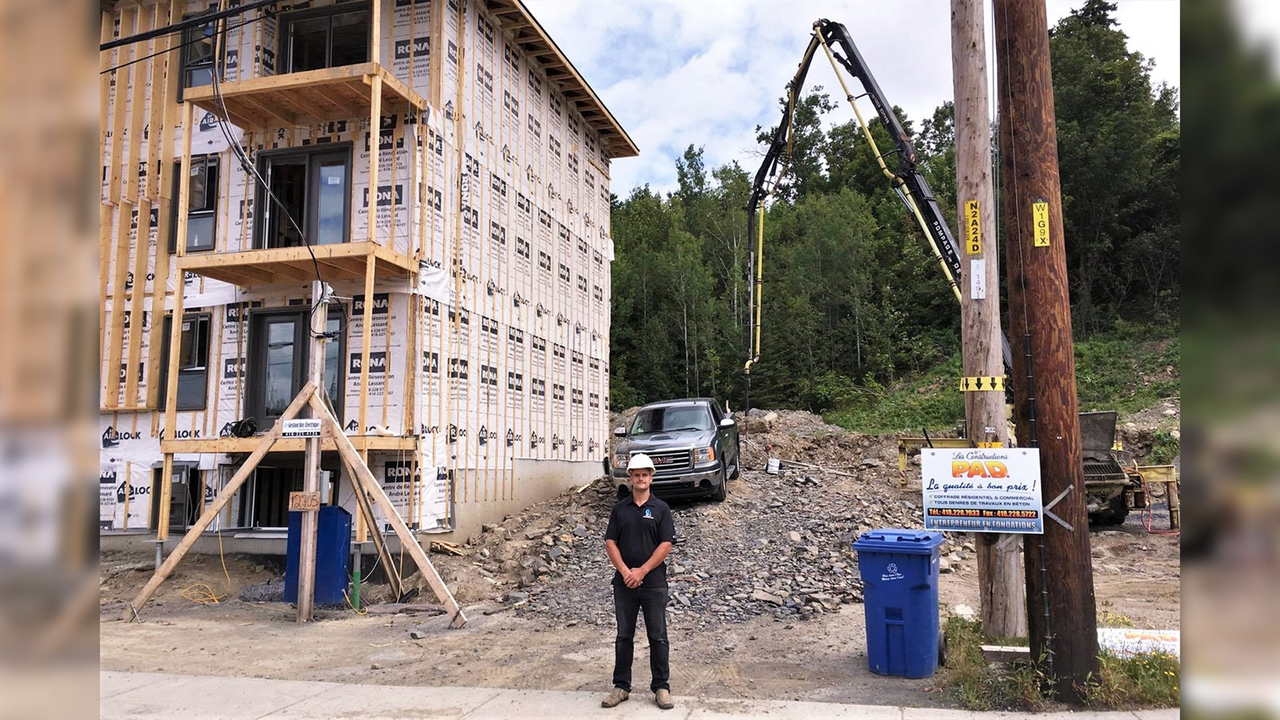 Le promoteur Alex Lessard, du groupe ALC Immobilier, sur son chantier de construction de la 1re Avenue à Saint-Georges lors du mercredi 9 août 2017.