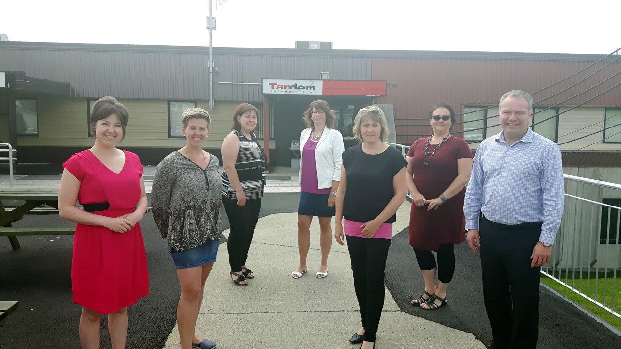 De gauche à droite : Cassiopée Dubois (La Beauce Embauche), Nancy Labbé (La Chambre de Commerce et d’industrie de la Nouvelle Beauce), Dany Plante (Cégep Beauce-Appalaches), Mélissa Nadeau (Centre de recherche d’emploi Beauce-Etchemins), Sonia Boutin (Carrefour Jeunesse-Emploi des Etchemins), Guylaine Jacques (Tandem International),  Alain Quirion, (Chambre de Commerce et d’industrie de Saint-Joseph).
