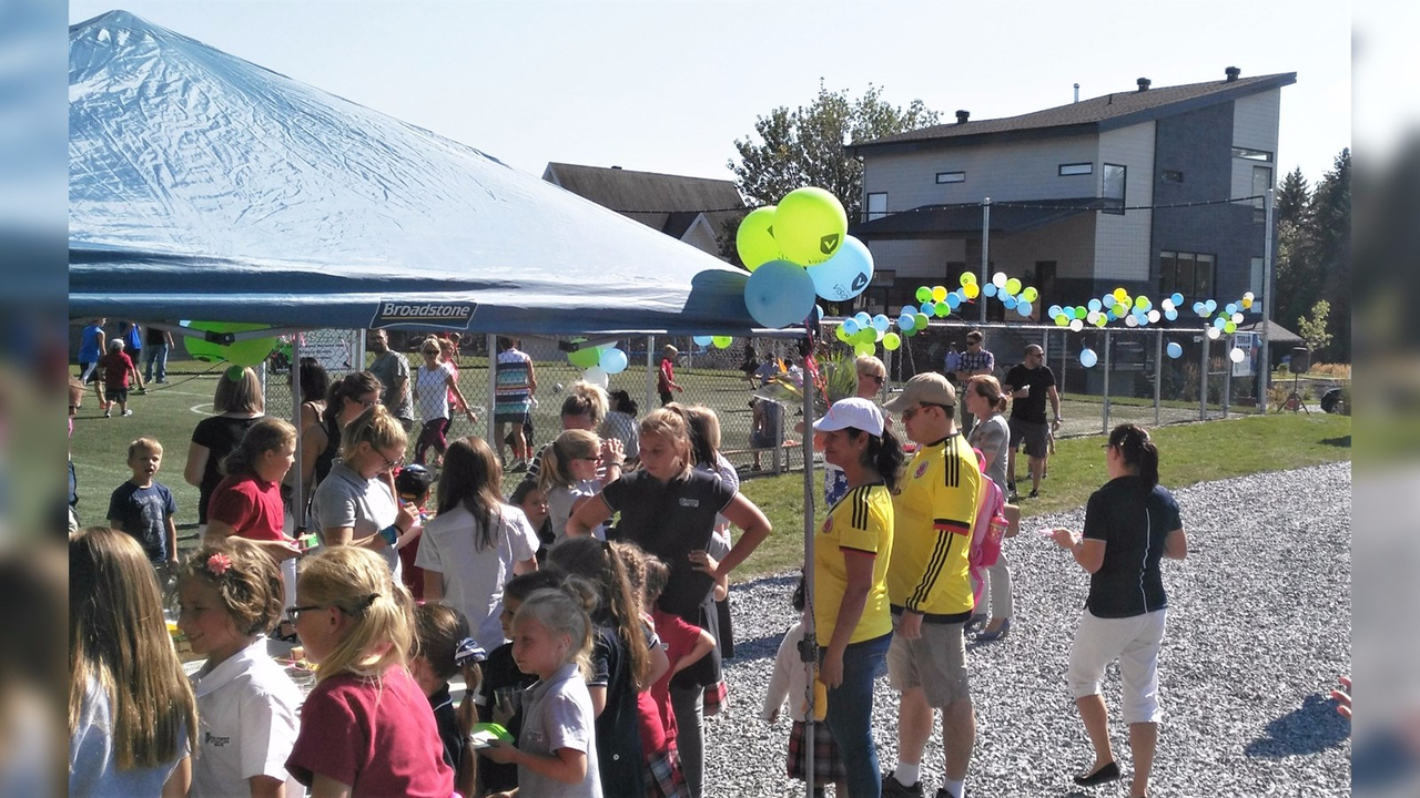 L'école Vision Beauce de Sainte-Marie a inauguré son terrain de soccer synthétique lors du lundi 28 août 2017.