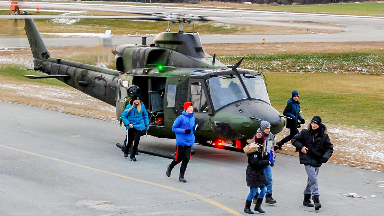 Dans les coulisses de la promenade en hélicoptères des cadets de l'air de Saint-Georges