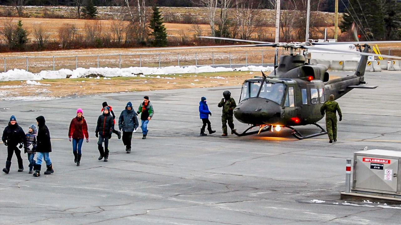 Dans les coulisses de la promenade en hélicoptères des cadets de l'air de Saint-Georges