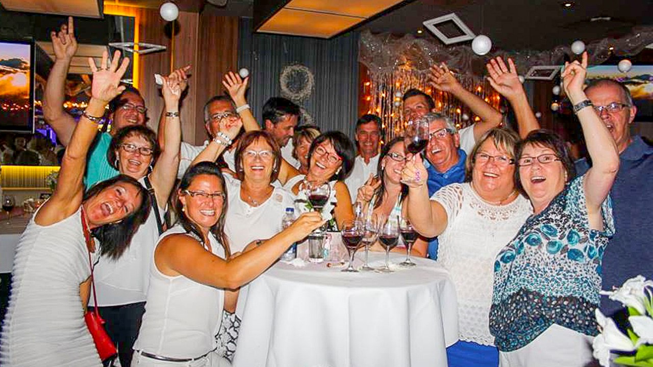 Une ambiance festive aux « Vendredis chansonnier » du St-Hubert de Saint-Georges