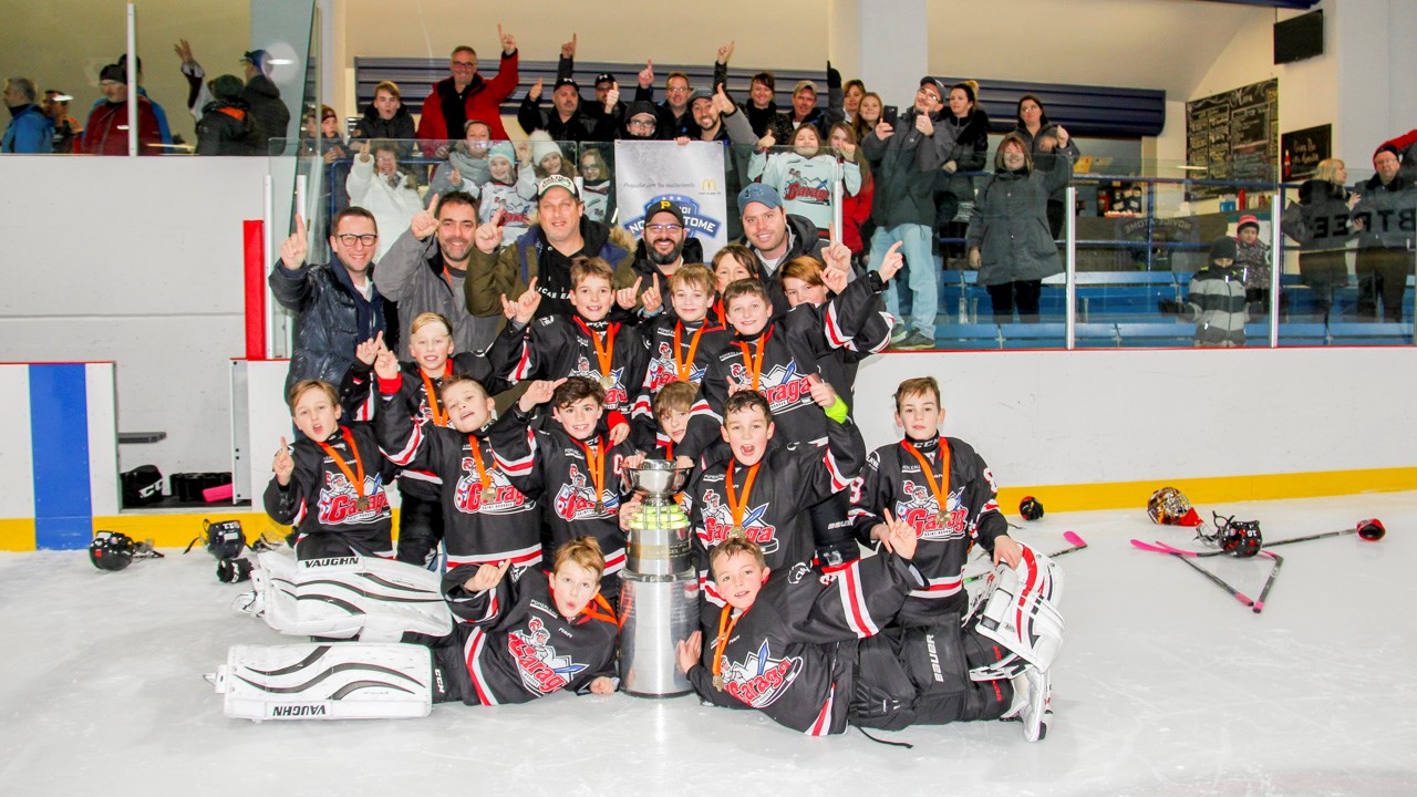 Les jeunes hockeyeurs du Garaga Atome A2 remportent le tournoi de Joliette