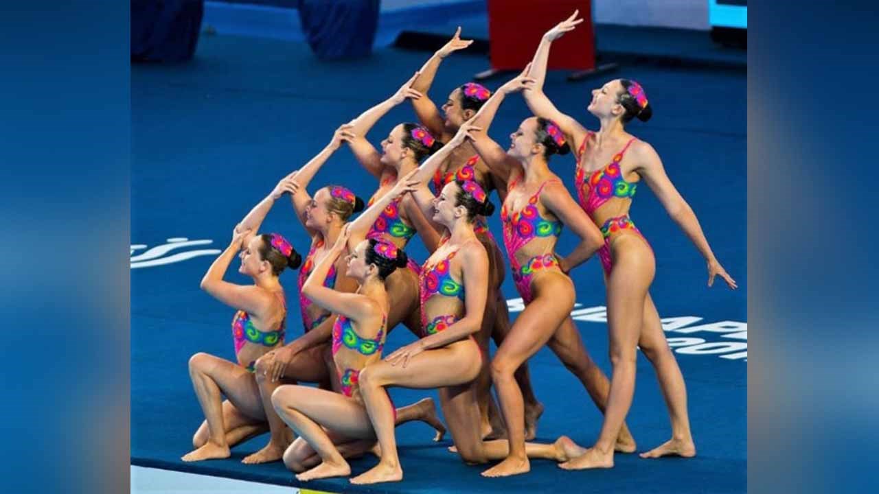 Andrée-Anne Côté, âgée de 19 ans et originaire de Saint-Georges, pratique la natation artistique depuis qu'elle a 6 ans.