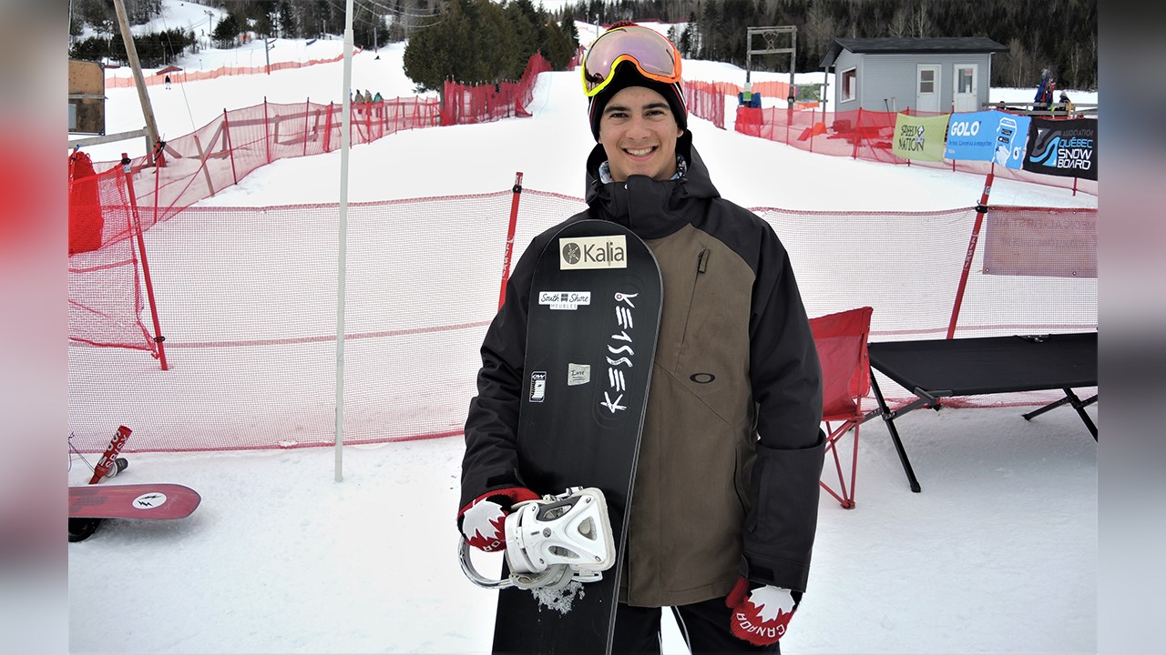 Éliot Grondin, athlète en snowboard cross de Sainte-Marie, est devenu un Olympien à l'âge de 16 ans seulement.
