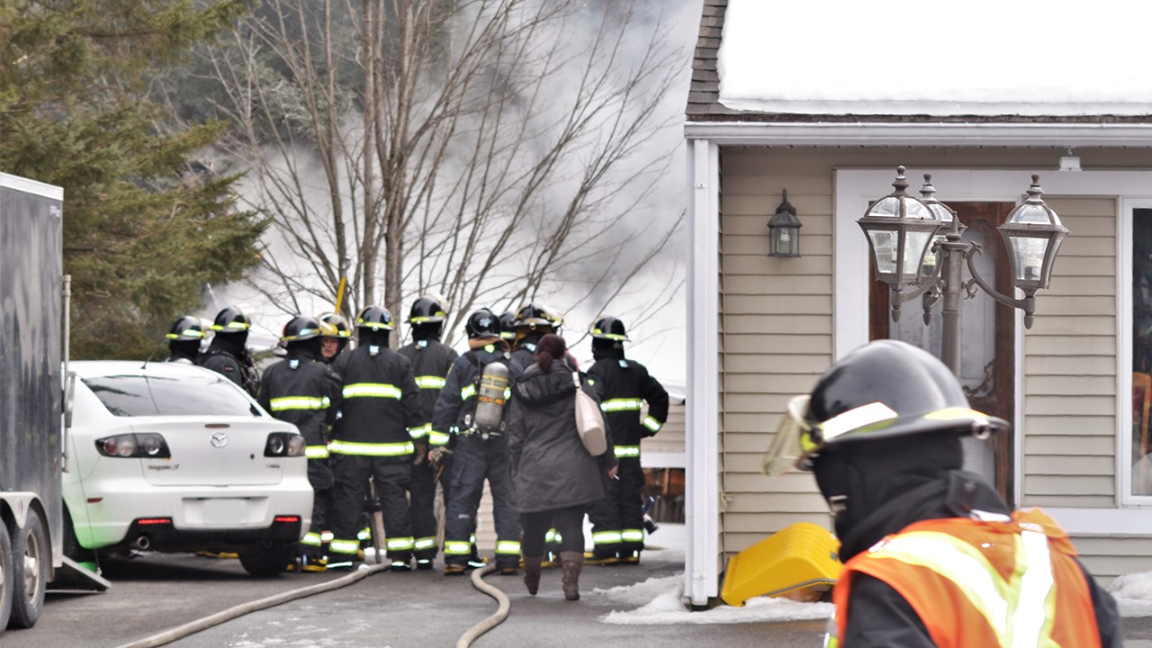 Incendie à l'arrière d'une résidence de la 90e Rue à Saint-Georges