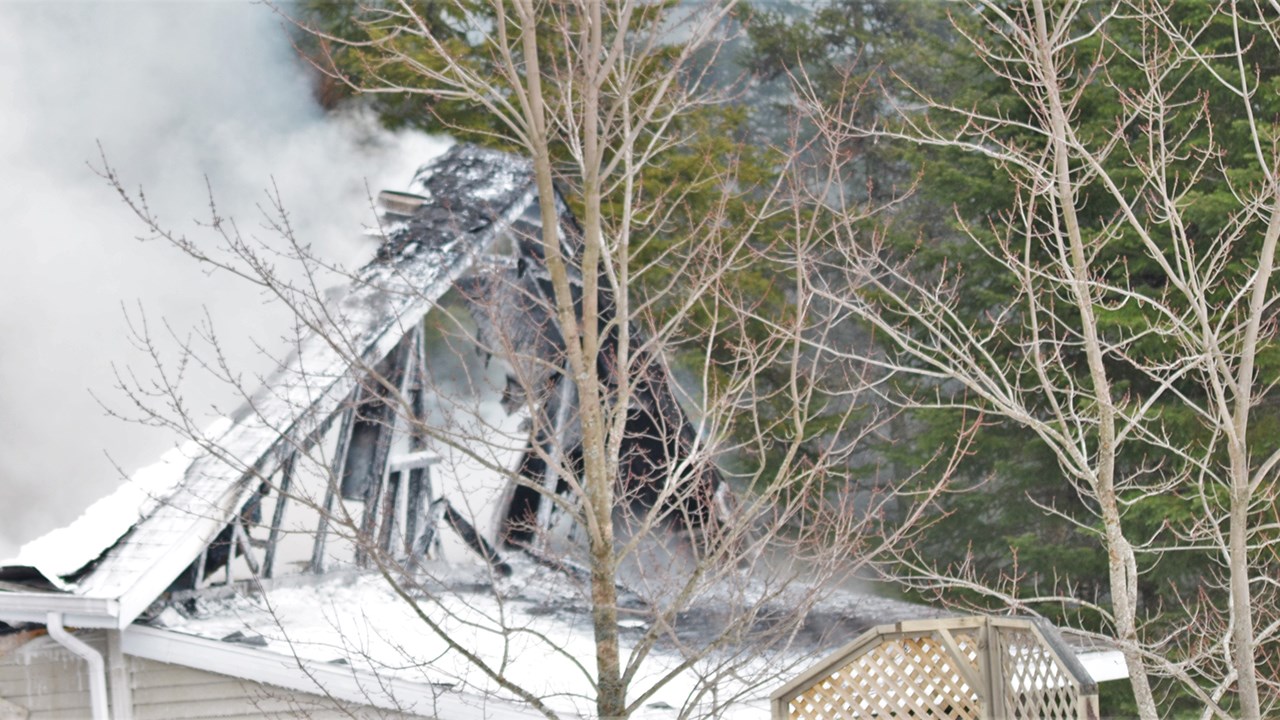 Incendie à l'arrière d'une résidence de la 90e Rue à Saint-Georges