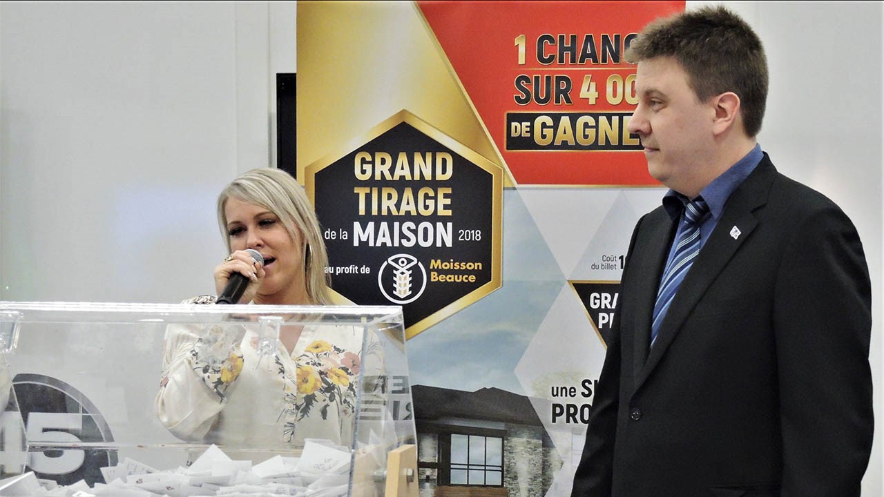 Sandra Patry, à gauche, présidente de Signé SP et designer de la Maison Moisson Beauce 2018.