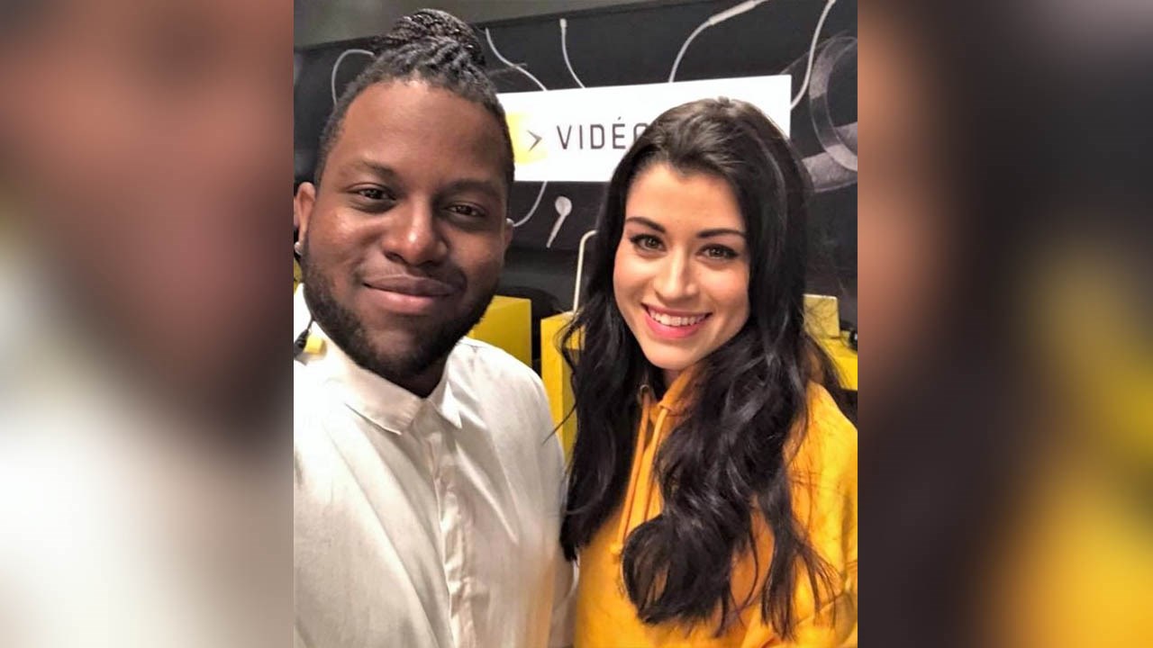 La Georgienne Chloé Doyon, à droite, est en compagnie de Redgee, 21 ans, de Montréal, participant à La Voix VI avec lequel elle a fait un duel lors de l'émission diffusée dimanche le 25 mars 2018. Ce dernier fait partie de l'équipe de Lara Fabian.