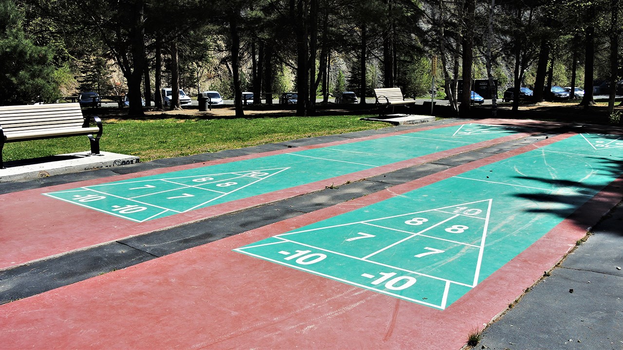 Il y aura de l'animation aux terrains de shuffleboard du parc des Sept-Chutes de Saint-Georges, avec André Drouin, les 8 et 22 juillet, ainsi que les 5 et 19 août 2018, de 13 h à 16 h.