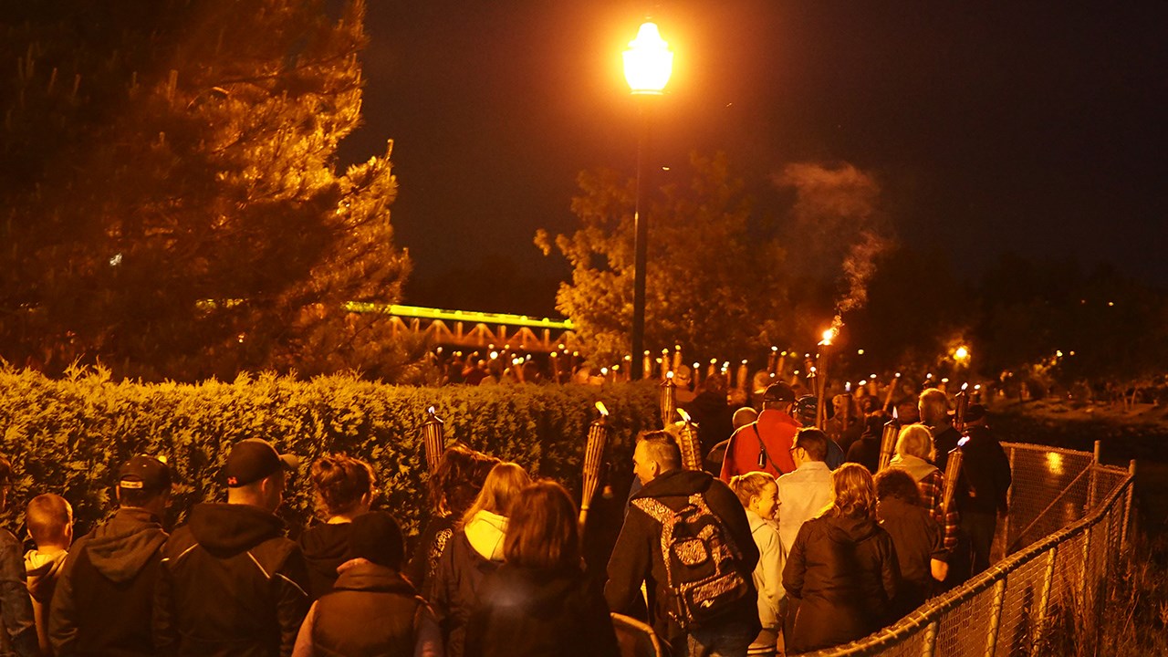 275 personnes à la marche aux flambeaux du solstice d'été