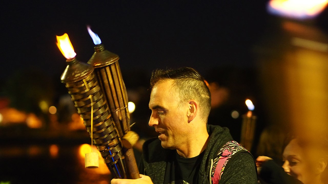 275 personnes à la marche aux flambeaux du solstice d'été