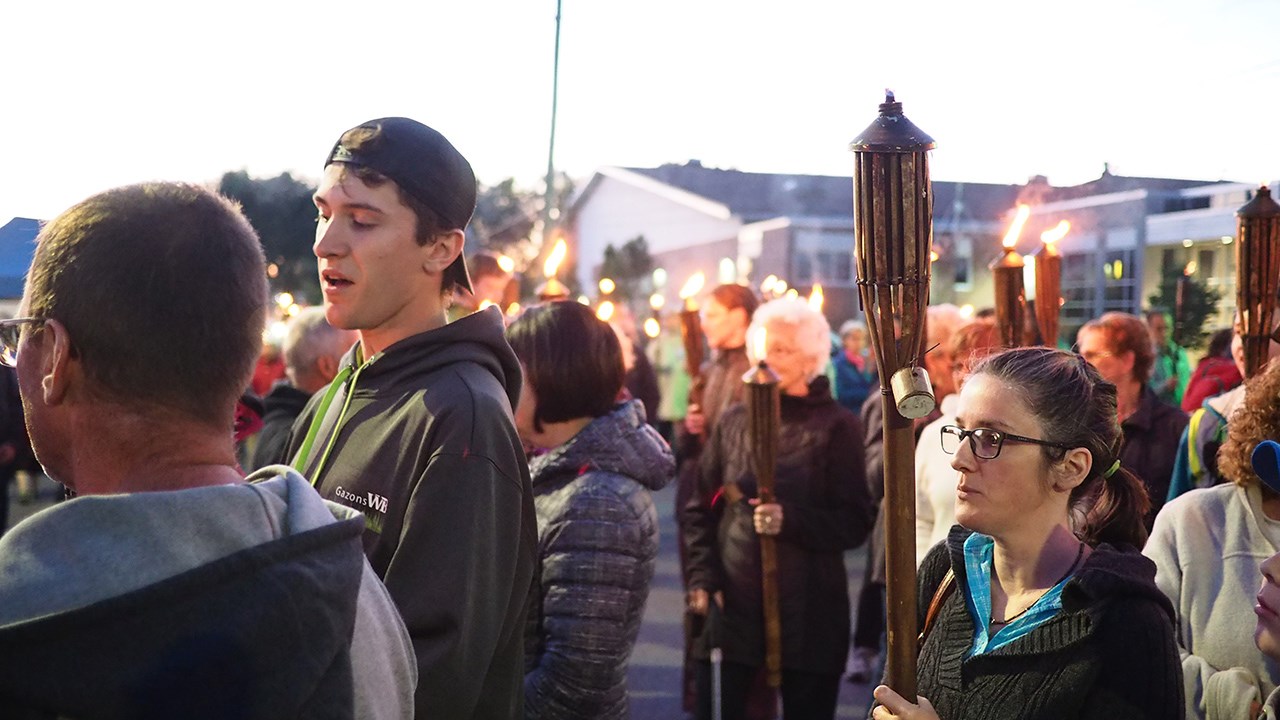 275 personnes à la marche aux flambeaux du solstice d'été
