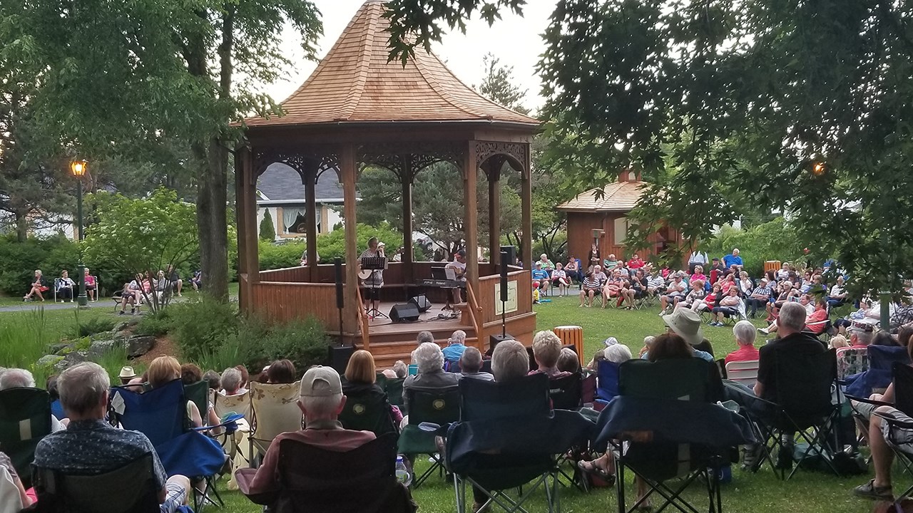 Beaucoup de monde pour le duo Madame et GasTon à l'Arboretum
