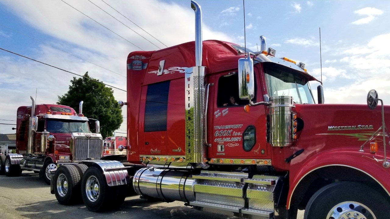 St-Joseph : les camions sont prêts pour le défilé