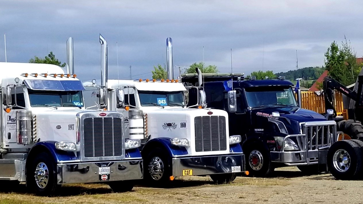 St-Joseph : les camions sont prêts pour le défilé
