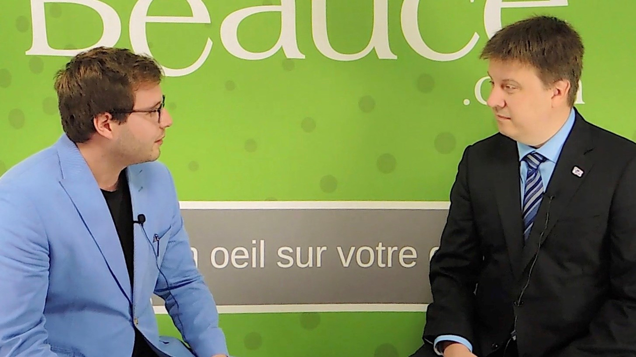 Le journaliste Jérôme Blanchet-Gravel (gauche) et le chef du Parti 51, Hans Mercier (droite).