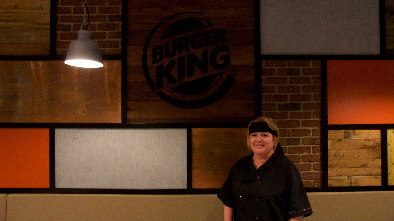 Brigitte Boulet travaille au Burger King depuis l'ouverture en 1994.