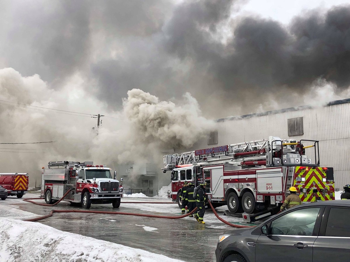Un incendie en cours à l'ancien aréna de St-Prosper