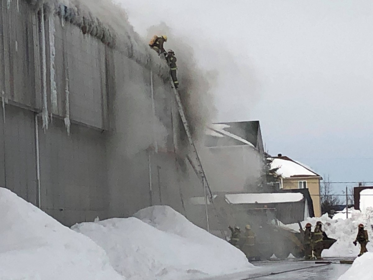Un incendie en cours à l'ancien aréna de St-Prosper