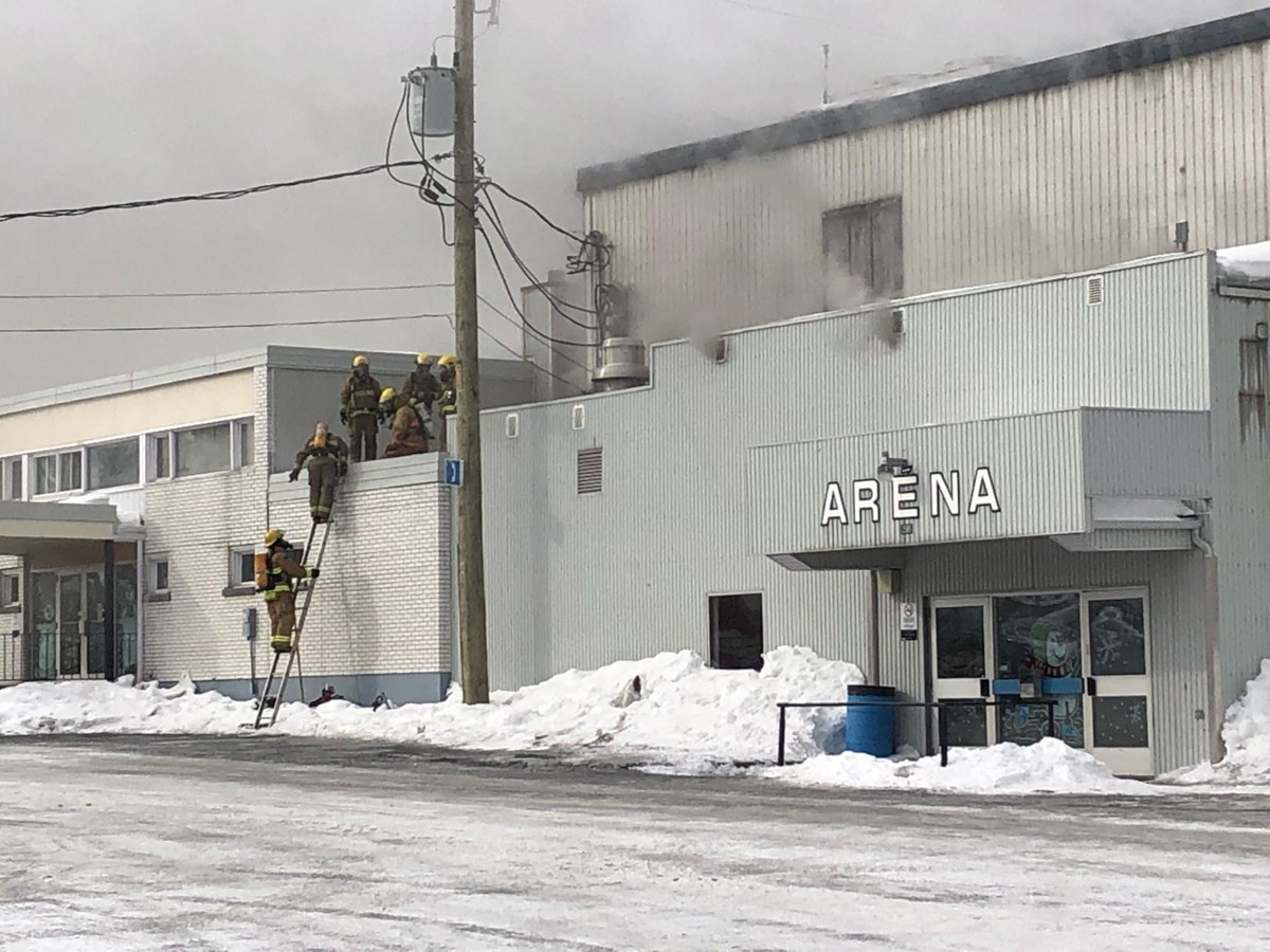 Un incendie en cours à l'ancien aréna de St-Prosper