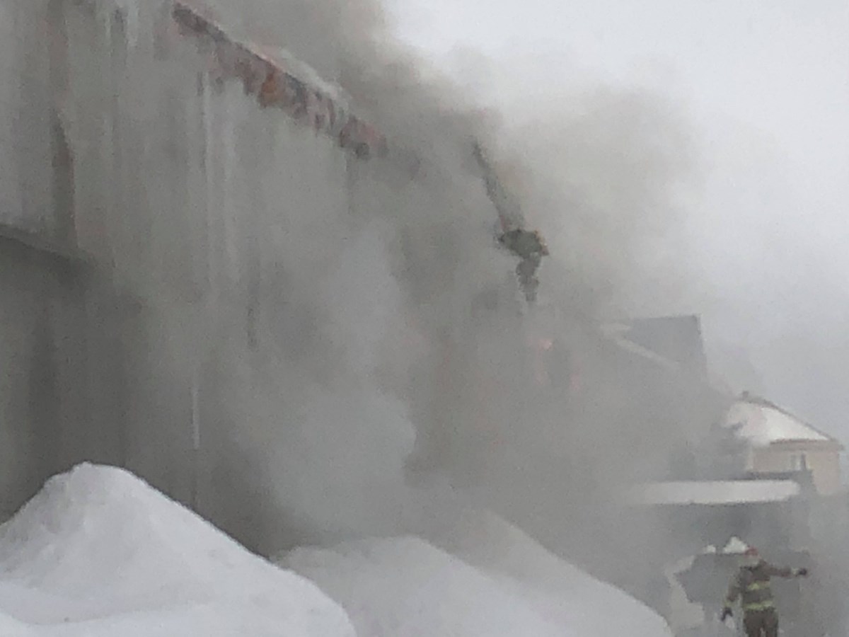Un incendie en cours à l'ancien aréna de St-Prosper