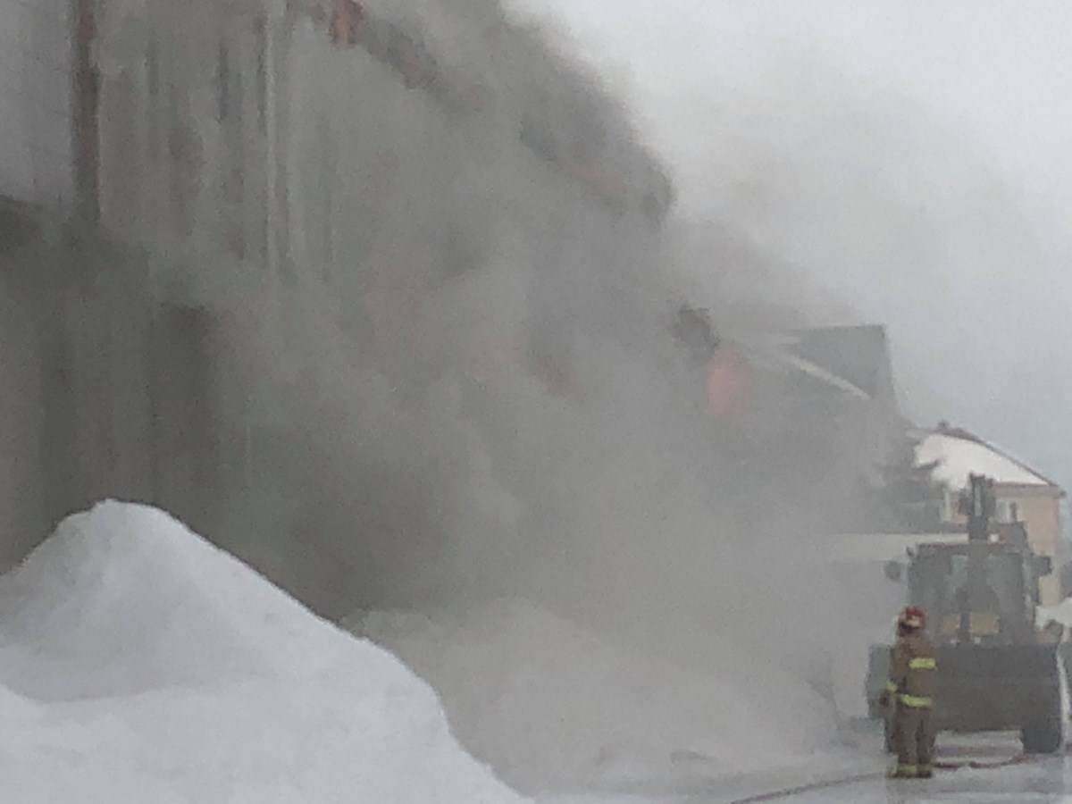 Un incendie en cours à l'ancien aréna de St-Prosper