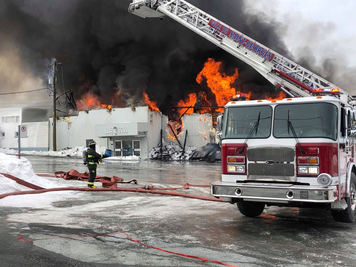 Un incendie en cours à l'ancien aréna de St-Prosper