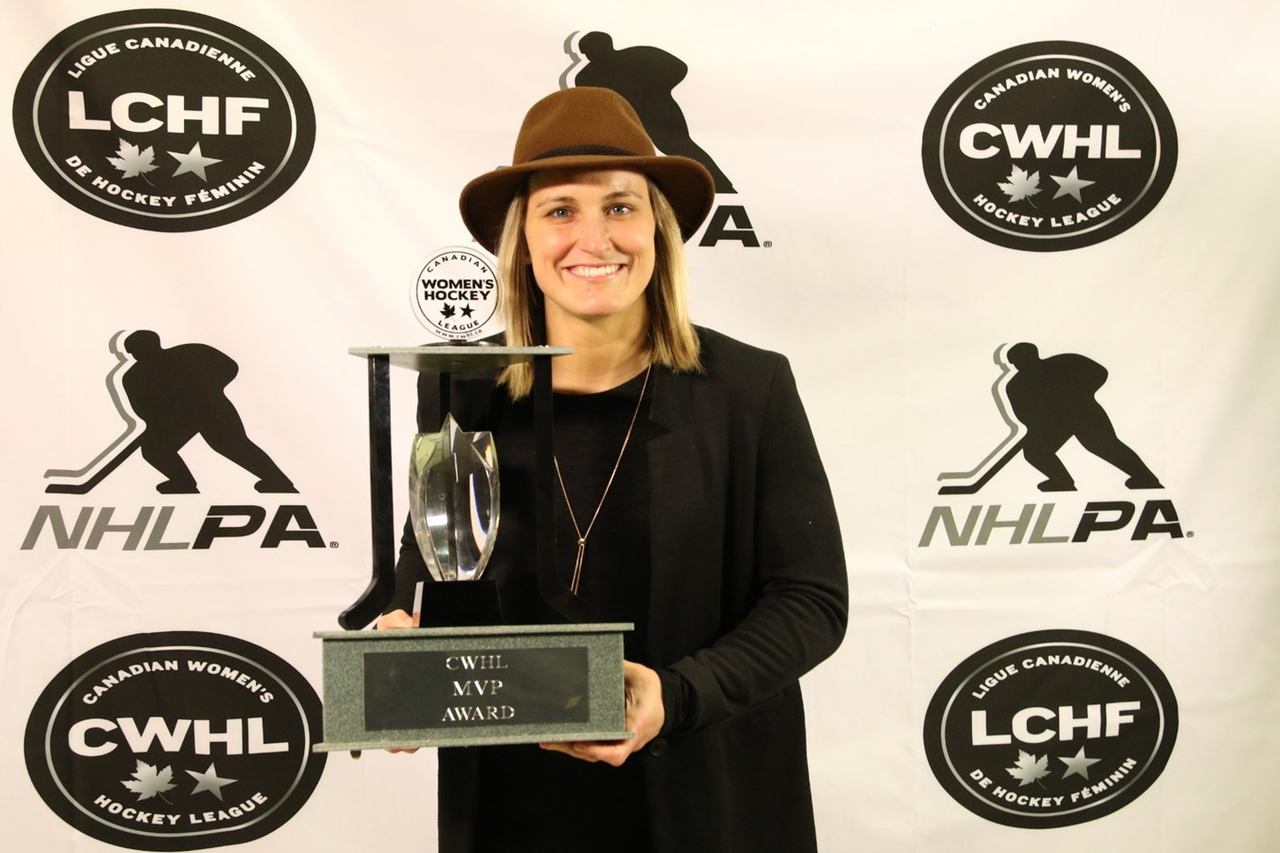 Trois prix décernés à Marie-Philip Poulin lors du gala annuel de la LCHF