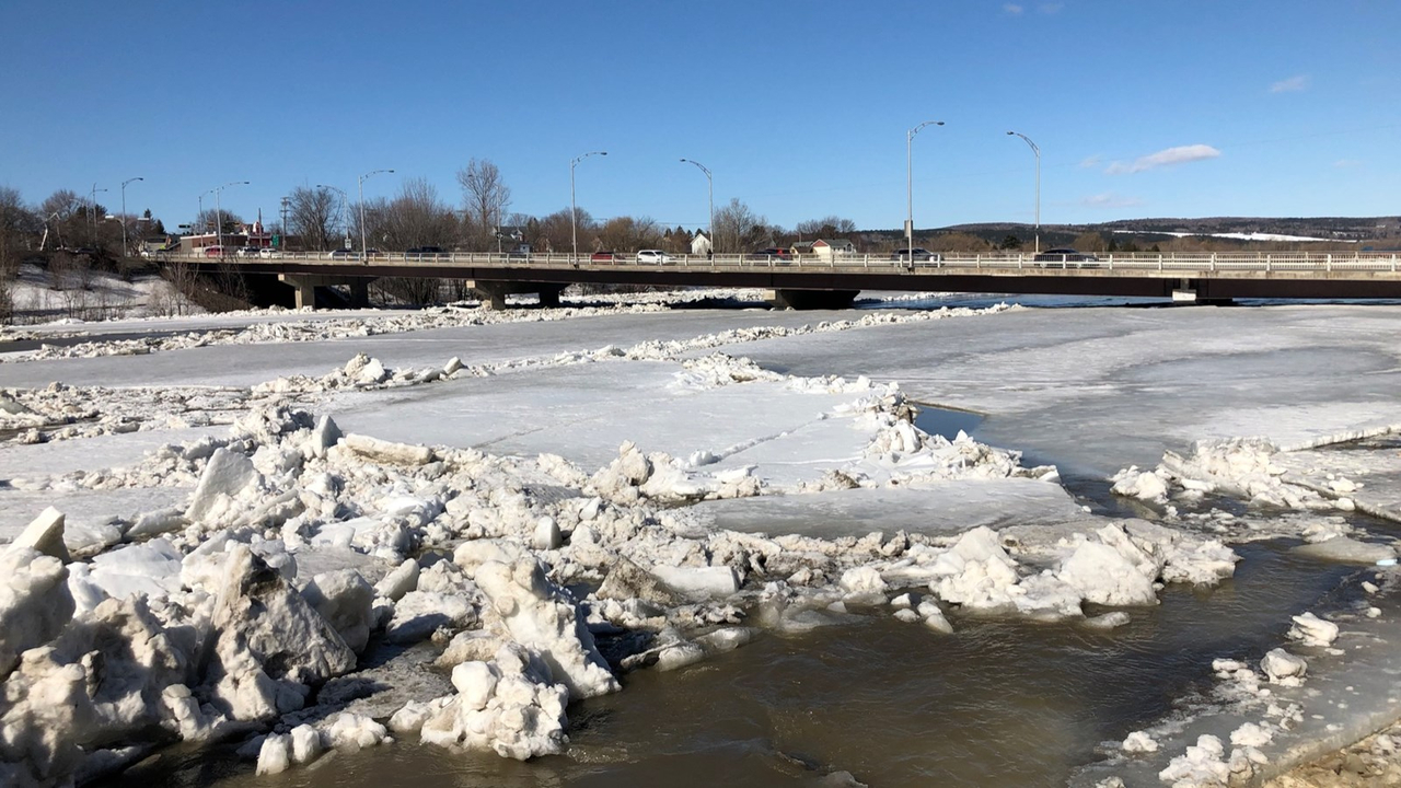 La rivière Chaudière, près du pont David-Roy sur la 1re avenue.