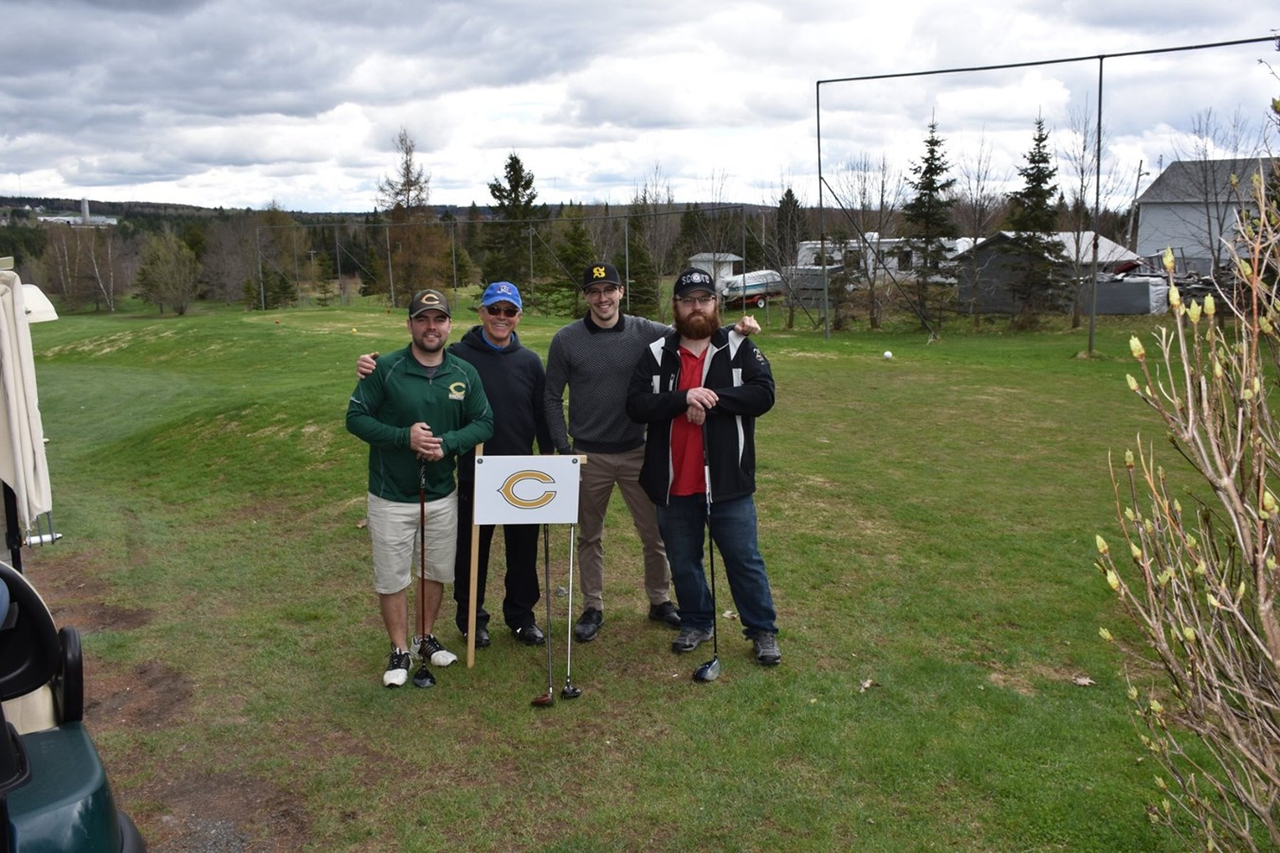 Près de 100 golfeurs prennent part au Tournoi de golf annuel des Condors