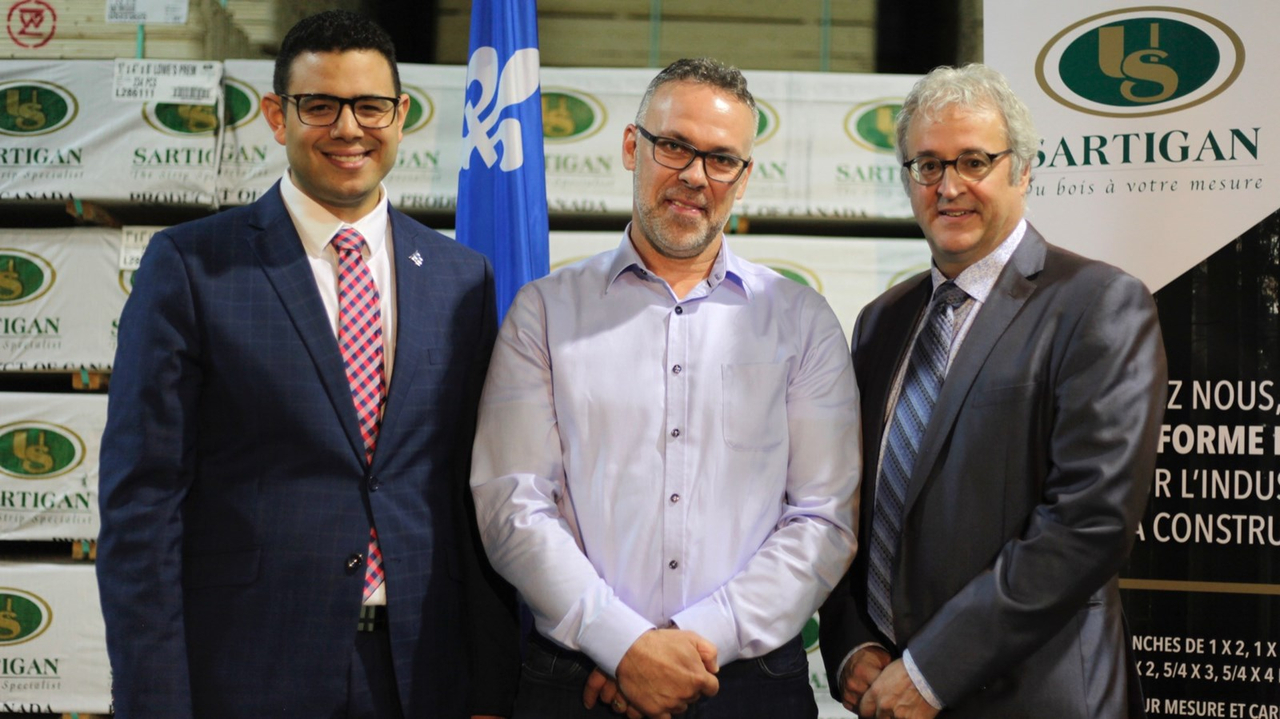 Samuel Poulin, député de Beauce-Sud ; Steeve Roy, PDG Usine Sartigan ; Pierre Dufour, ministre des Forêts, de la Faune et des Parcs 