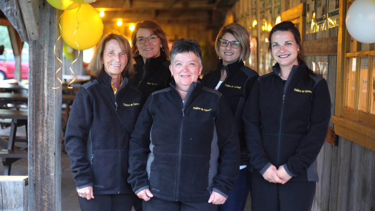 Les bénévoles France Poulin, Michèle Chabot, Johanne Poulin, Marie-Claude Paradis et Amélie Roy