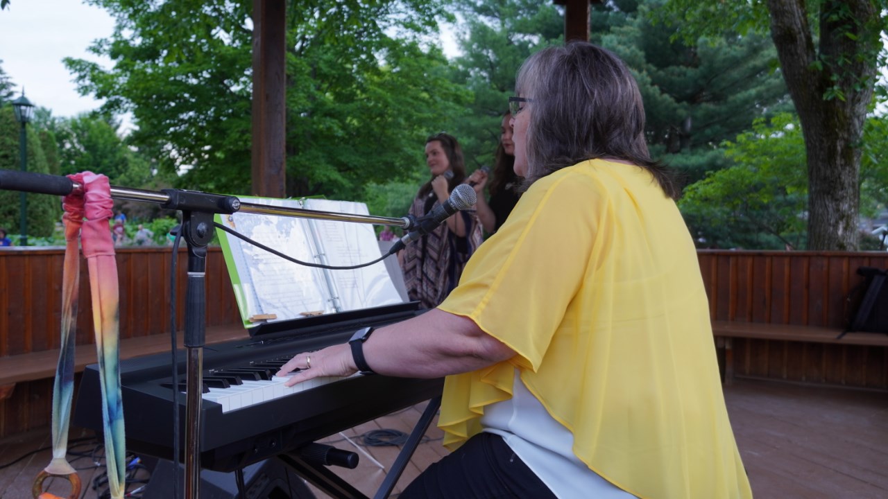 Le chœur ÉliCatRoCa à l’Arboretum : une soirée musicale totalement francophone!