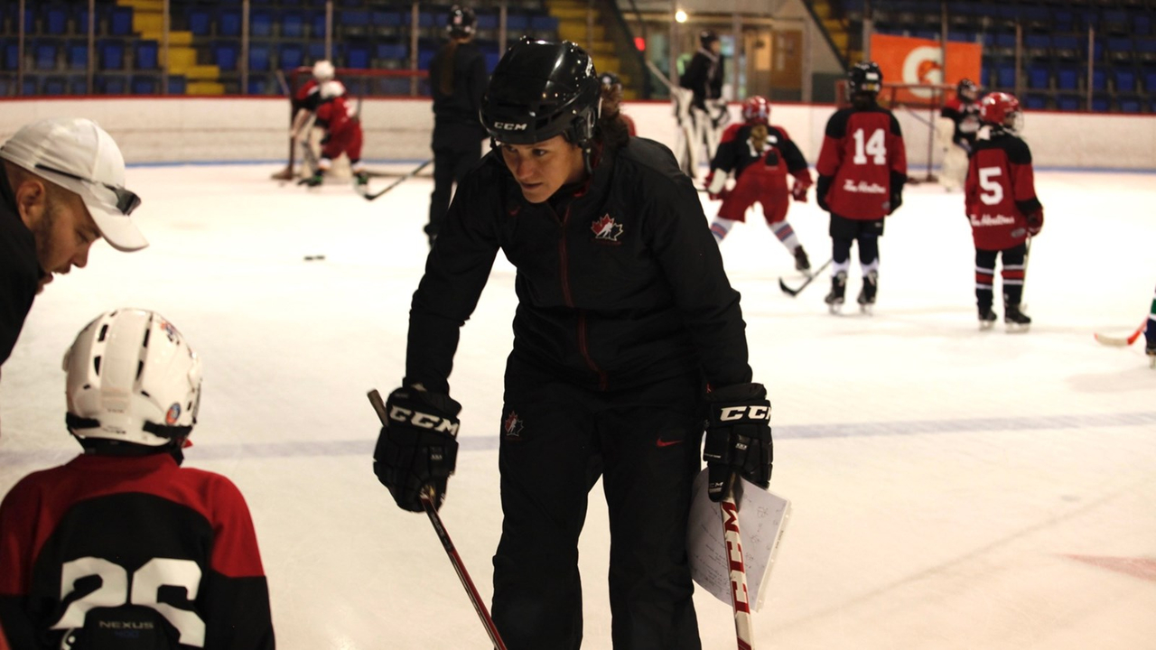 Marie-Philip Poulin : une athlète impliquée auprès des hockeyeuses de demain