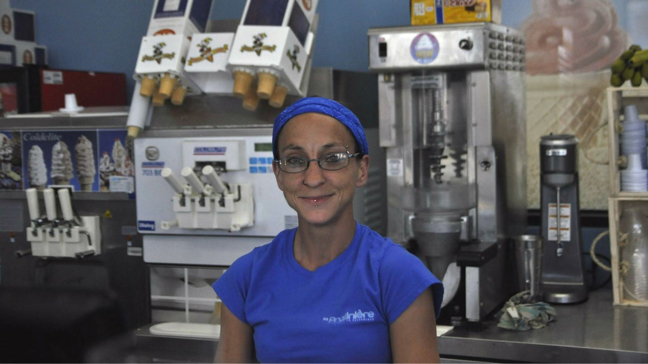 Une des employés de La Pralinière