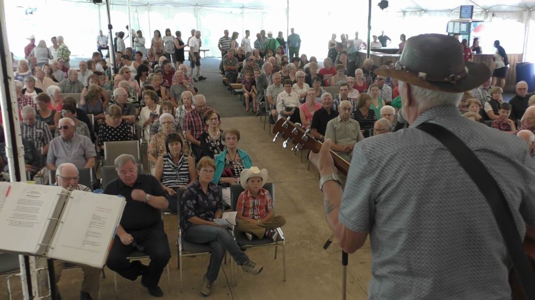 Normand DeLessard présente la Messe Western de St-Jules de Beauce